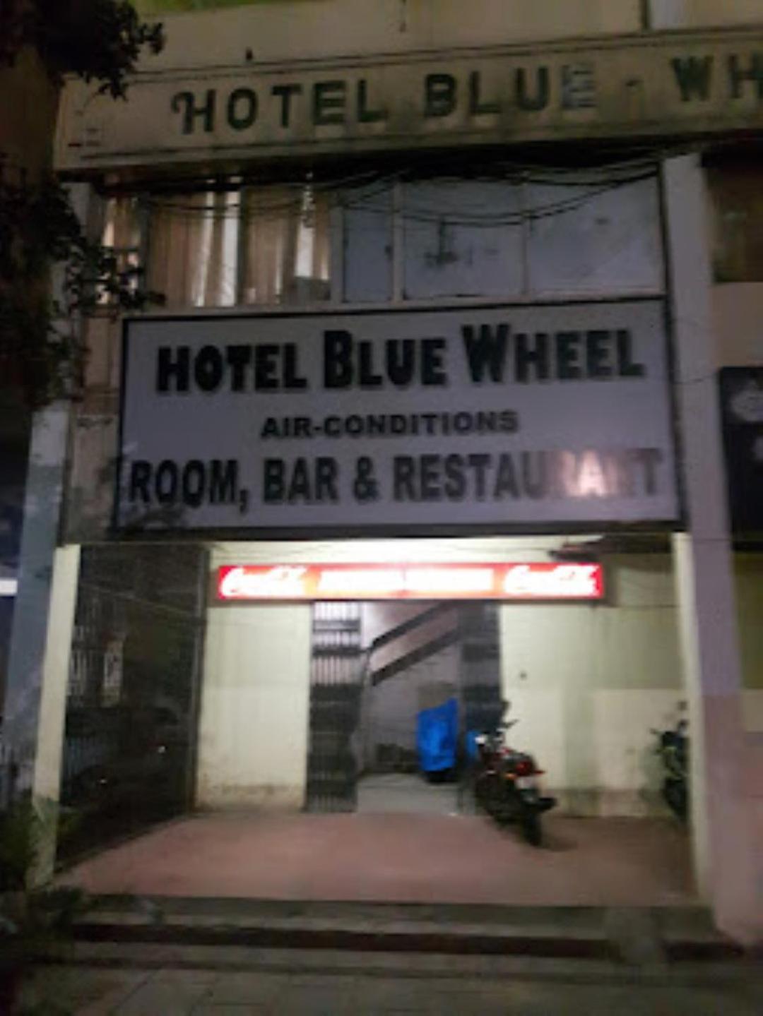 Hotel Blue Wheel,ブバネーシュワル エクステリア 写真
