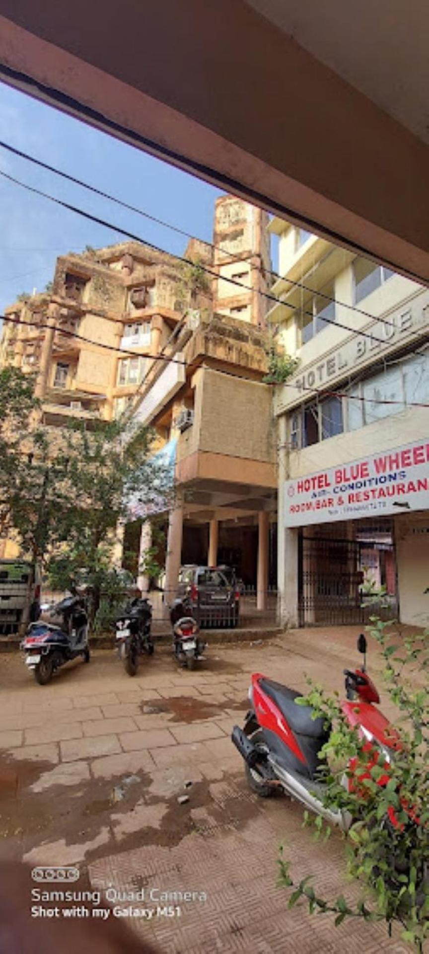 Hotel Blue Wheel,ブバネーシュワル エクステリア 写真